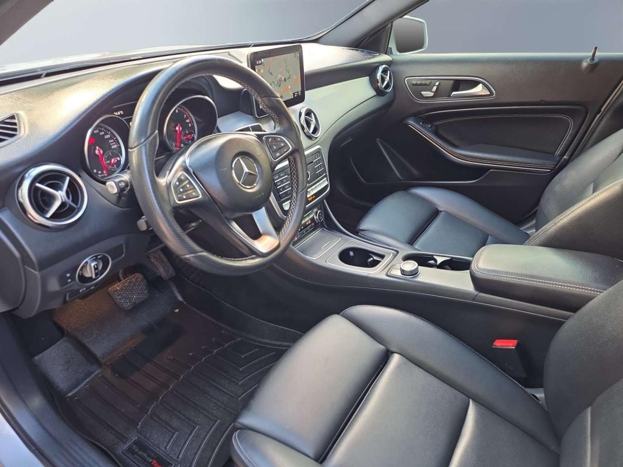 2018 Mercedes-Benz GLA GLA 250 4MATIC * NO ACCIDENTS / CAMERA / PANORAMIC / LED LIGHTS Photo