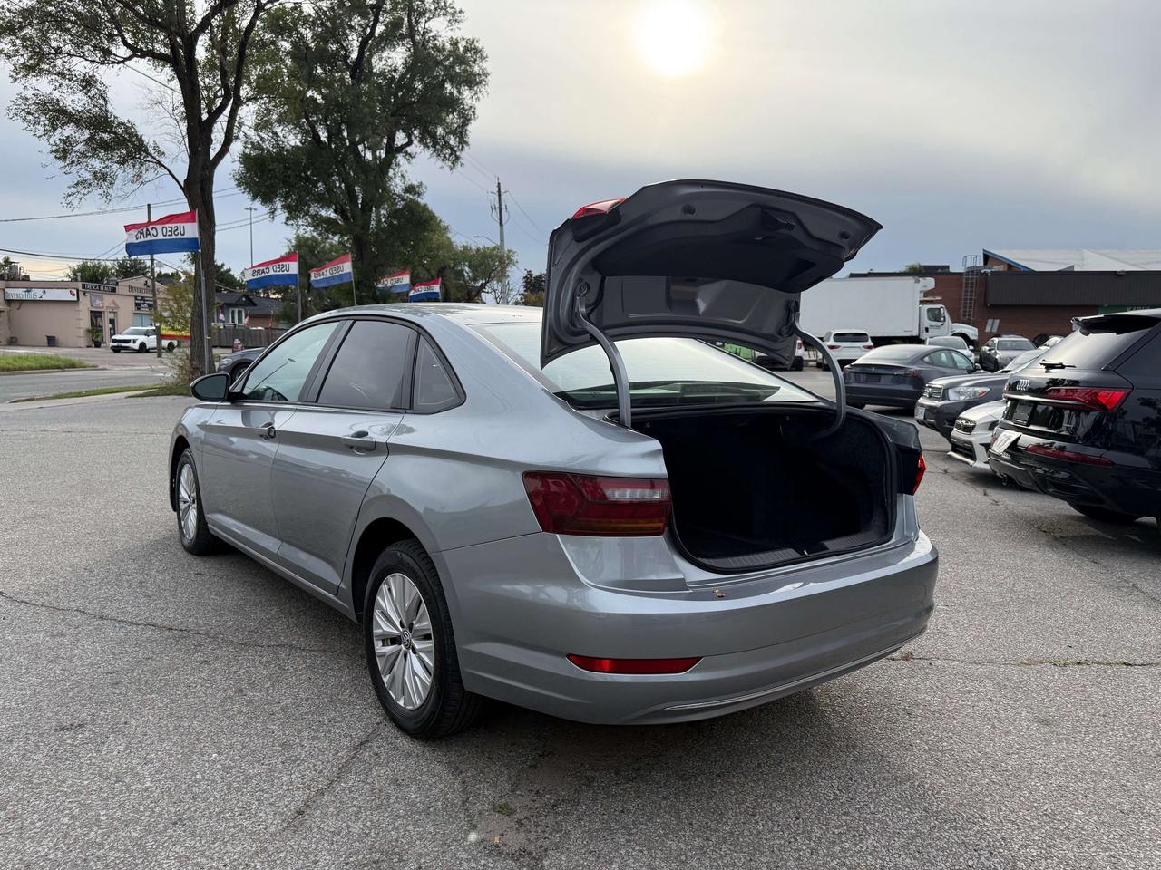 2019 Volkswagen Jetta Comfortline l FWD l 1.4L l 4 Cylinder l Auto l Eco Photo