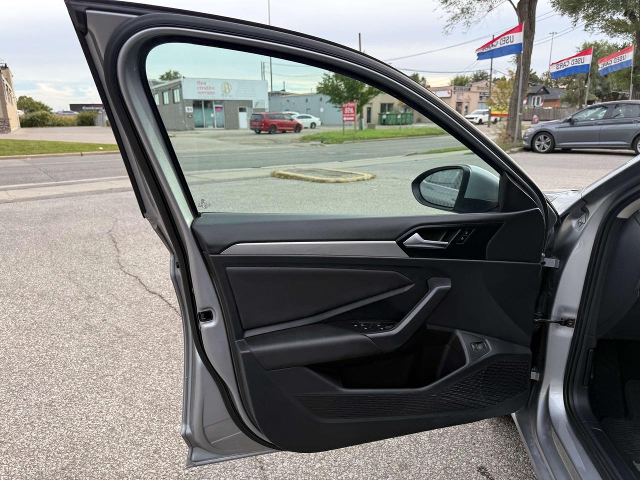 2019 Volkswagen Jetta Comfortline l FWD l 1.4L l 4 Cylinder l Auto l Eco Photo