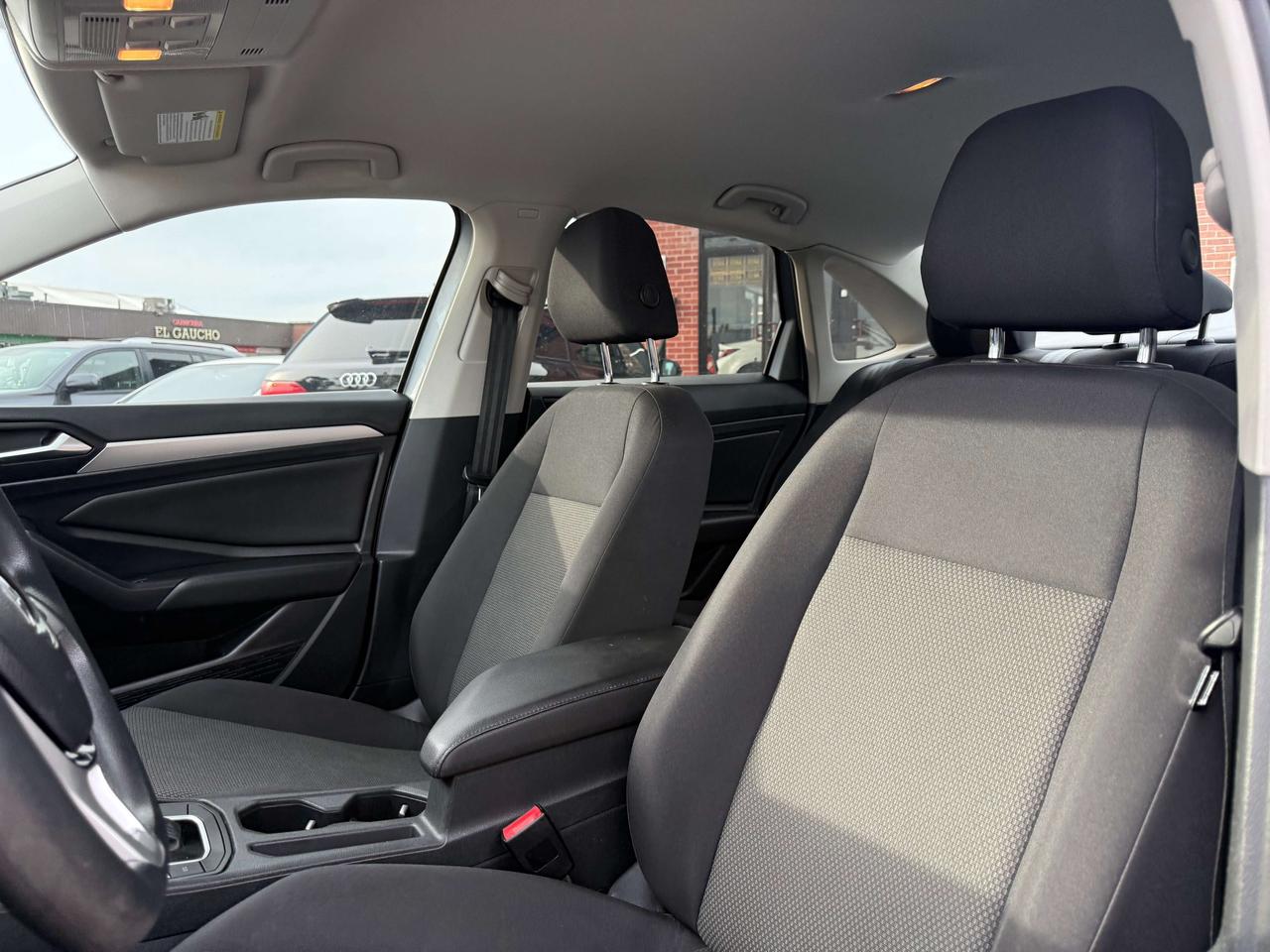2019 Volkswagen Jetta Comfortline l FWD l 1.4L l 4 Cylinder l Auto l Eco Photo