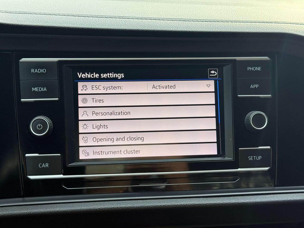 2019 Volkswagen Jetta Comfortline l FWD l 1.4L l 4 Cylinder l Auto l Eco Photo