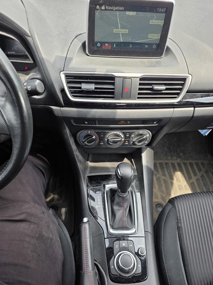 2014 Mazda MAZDA3 GS Photo