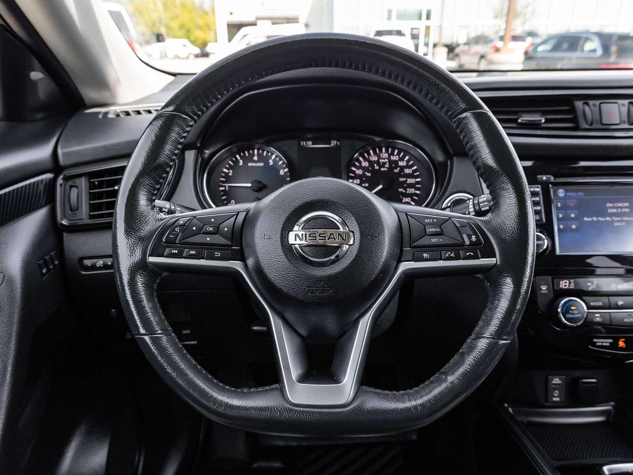 2017 Nissan Rogue SL AWD PLATINUM  ROOF  LEATHER  NAVI Photo