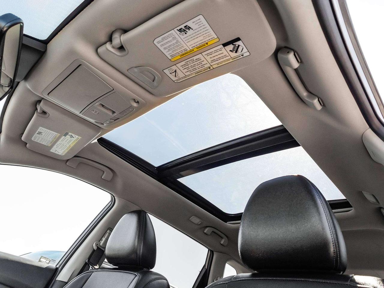2017 Nissan Rogue SL AWD PLATINUM  ROOF  LEATHER  NAVI Photo