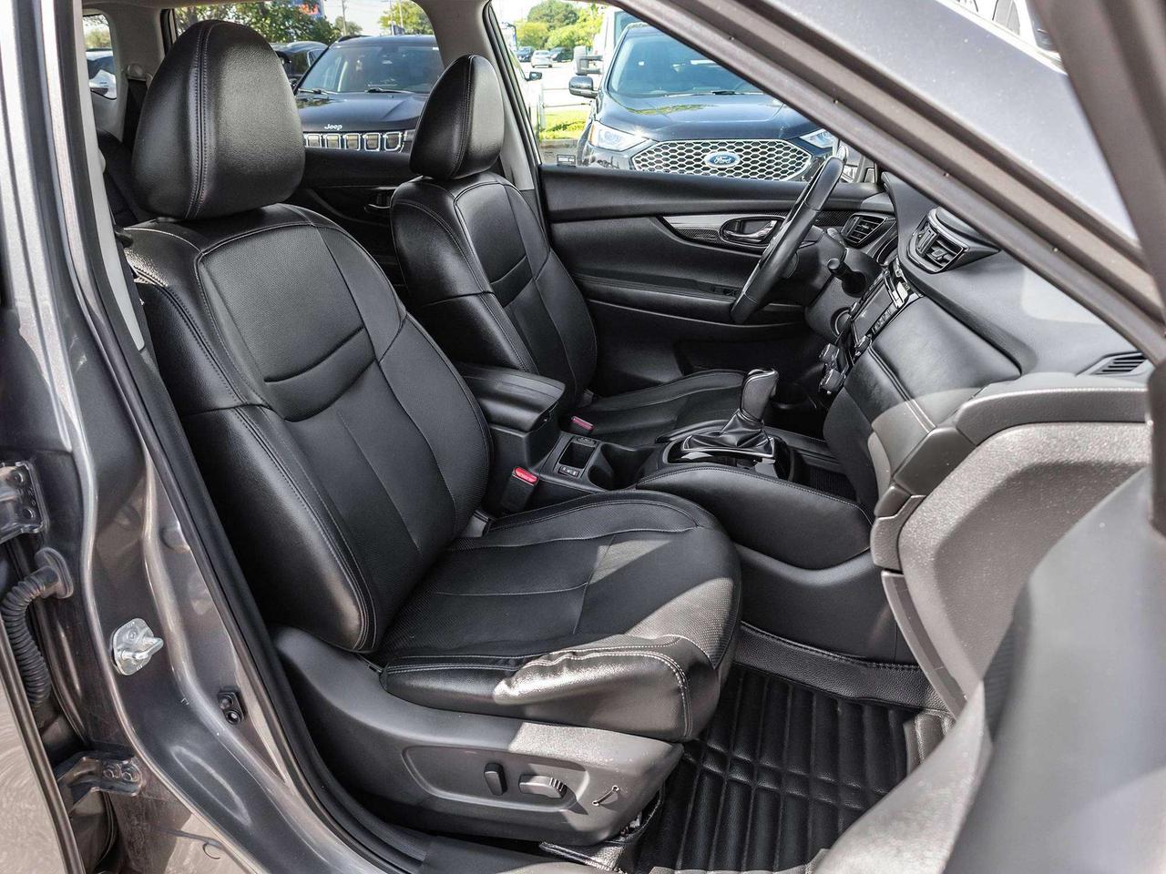2017 Nissan Rogue SL AWD PLATINUM  ROOF  LEATHER  NAVI Photo