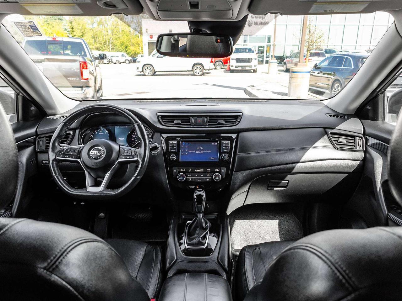 2017 Nissan Rogue SL AWD PLATINUM  ROOF  LEATHER  NAVI Photo