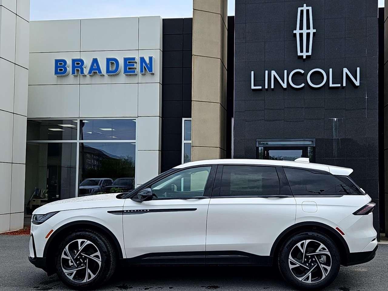2026 Lincoln Nautilus Premiere AWD Photo4