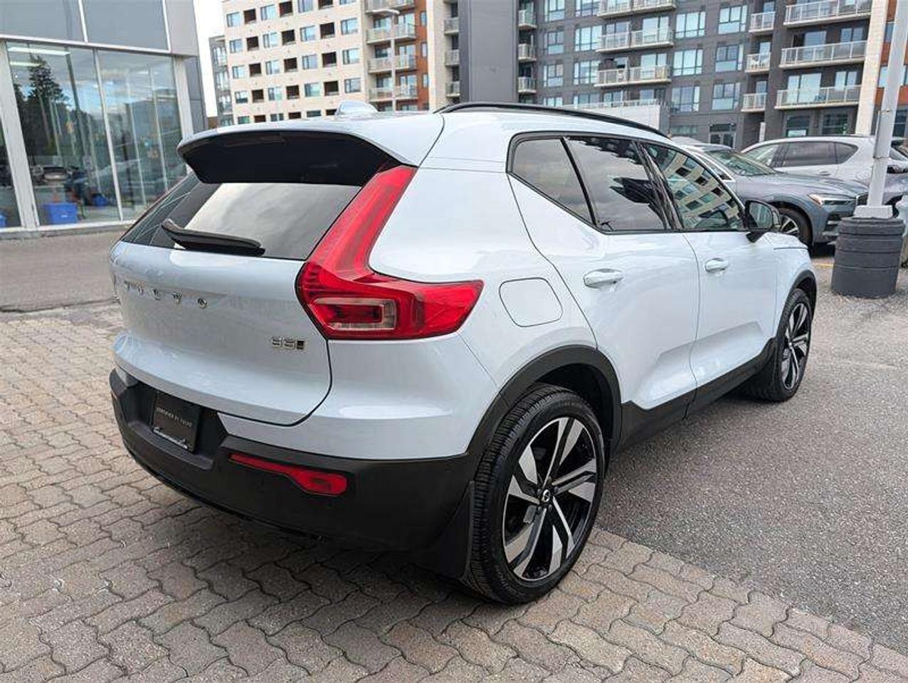 2024 Volvo XC40 B5 Ultimate   H/K Audio   Low KM   Clean Photo2
