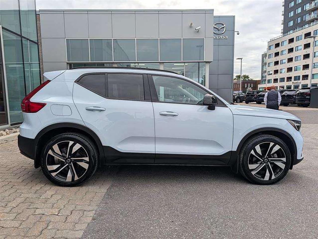 2024 Volvo XC40 B5 Ultimate   H/K Audio   Low KM   Clean Photo5