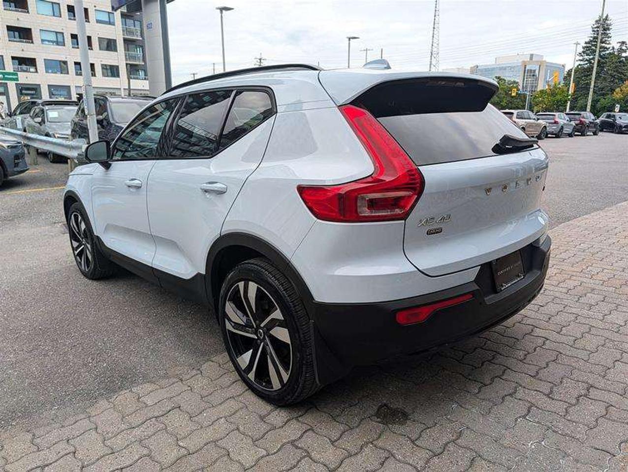 2024 Volvo XC40 B5 Ultimate   H/K Audio   Low KM   Clean Photo3