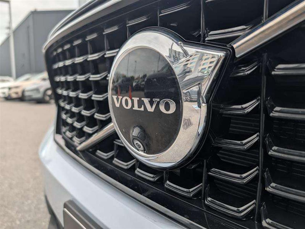 2024 Volvo XC40 B5 Ultimate   H/K Audio   Low KM   Clean Photo