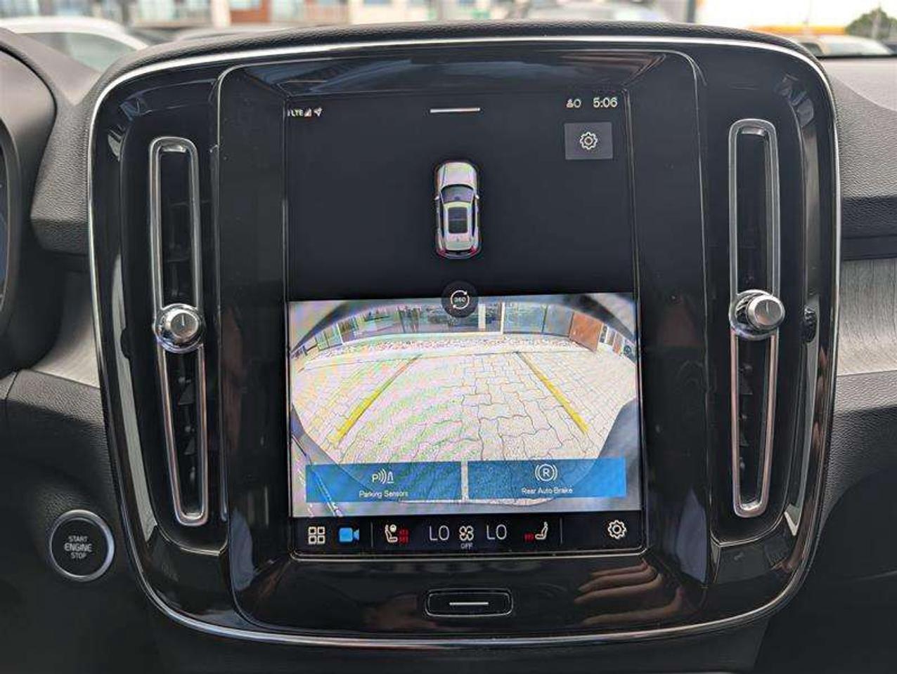 2024 Volvo XC40 B5 Ultimate   H/K Audio   Low KM   Clean Photo