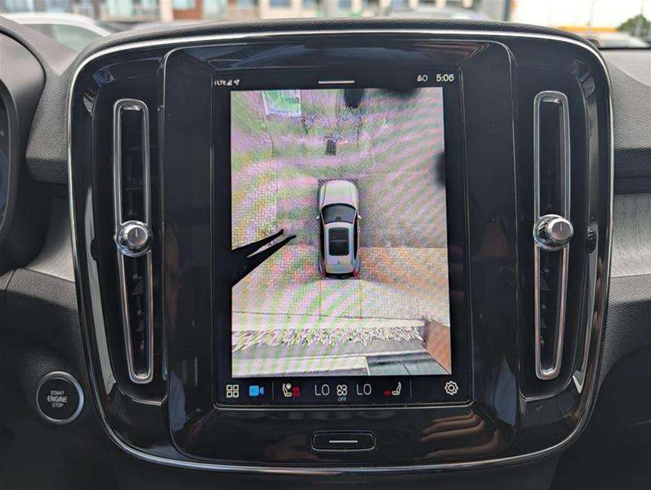 2024 Volvo XC40 B5 Ultimate   H/K Audio   Low KM   Clean Photo