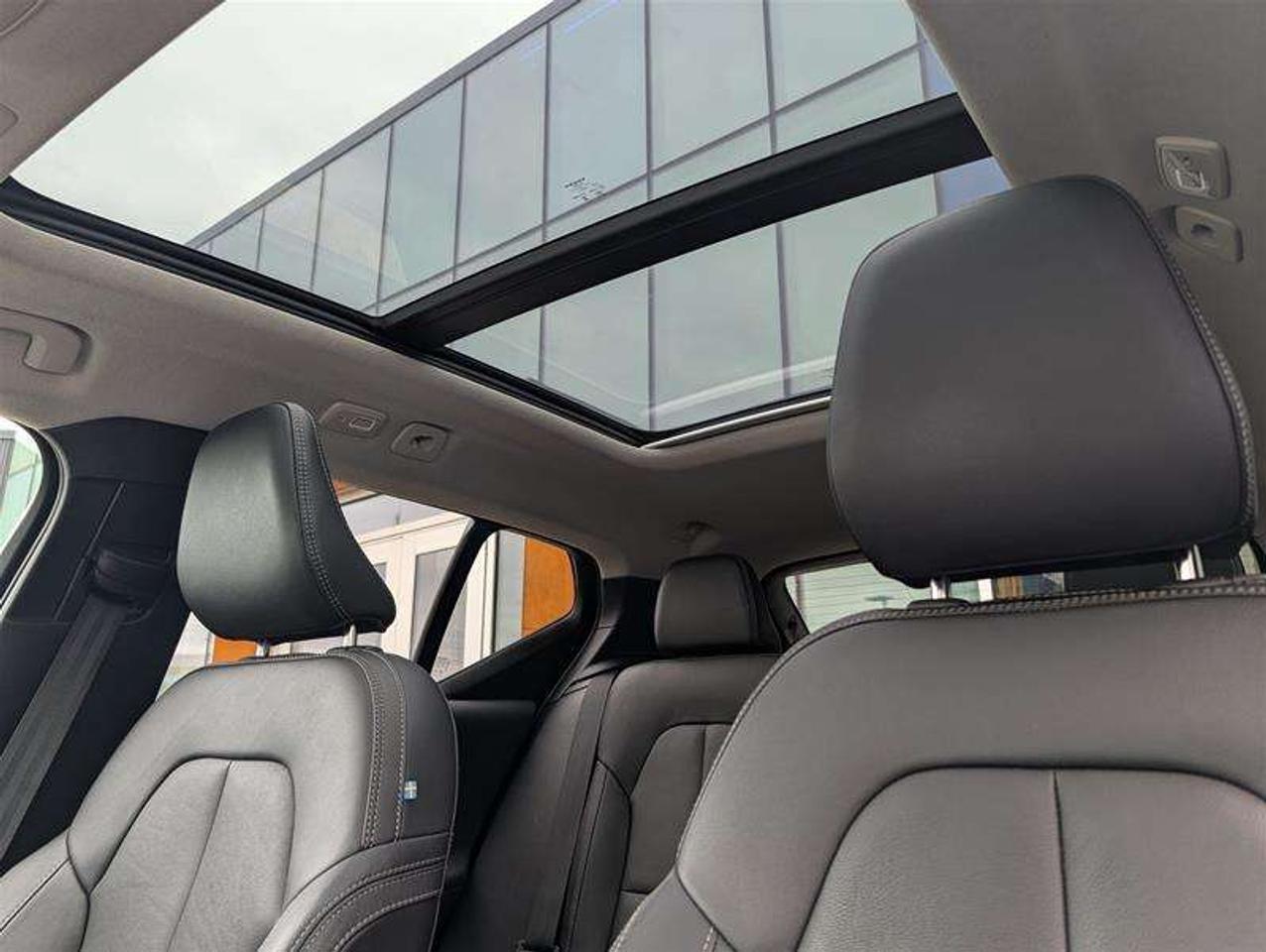 2024 Volvo XC40 B5 Ultimate   H/K Audio   Low KM   Clean Photo