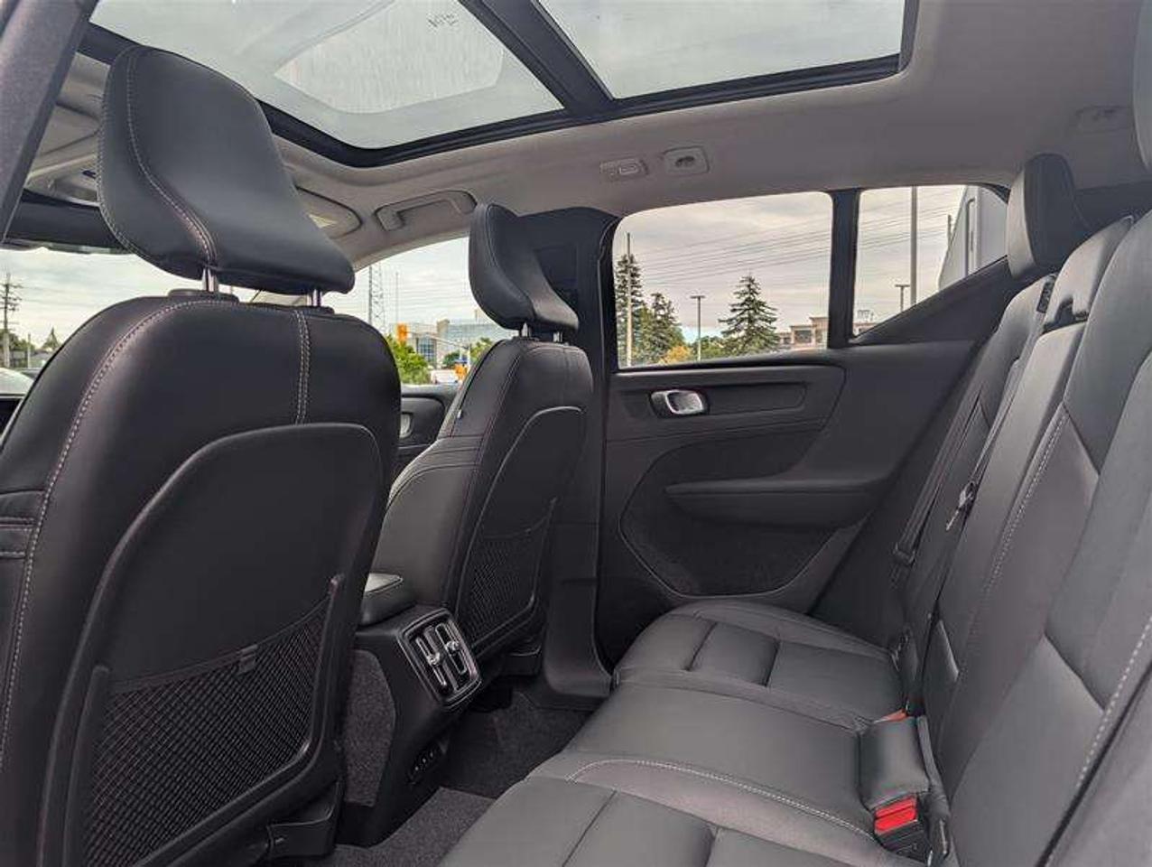 2024 Volvo XC40 B5 Ultimate   H/K Audio   Low KM   Clean Photo