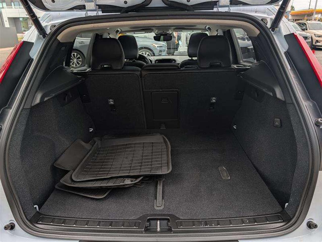 2024 Volvo XC40 B5 Ultimate   H/K Audio   Low KM   Clean Photo