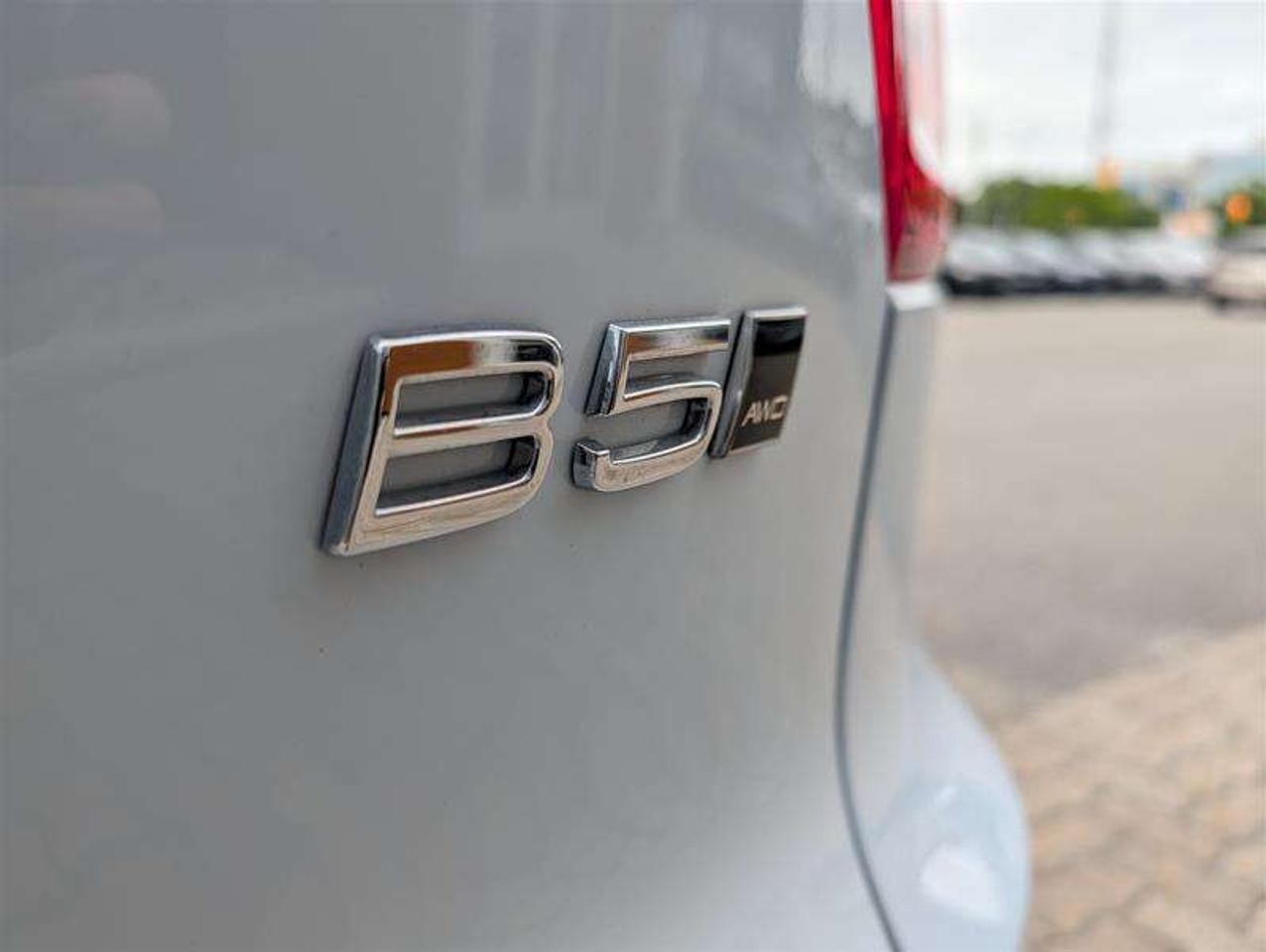 2024 Volvo XC40 B5 Ultimate   H/K Audio   Low KM   Clean Photo