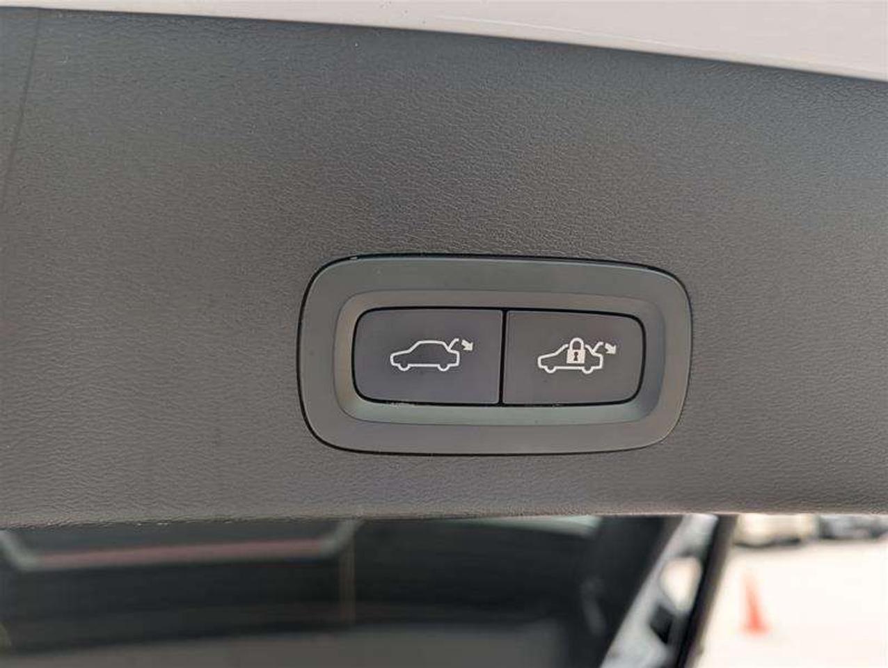 2024 Volvo XC40 B5 Ultimate   H/K Audio   Low KM   Clean Photo