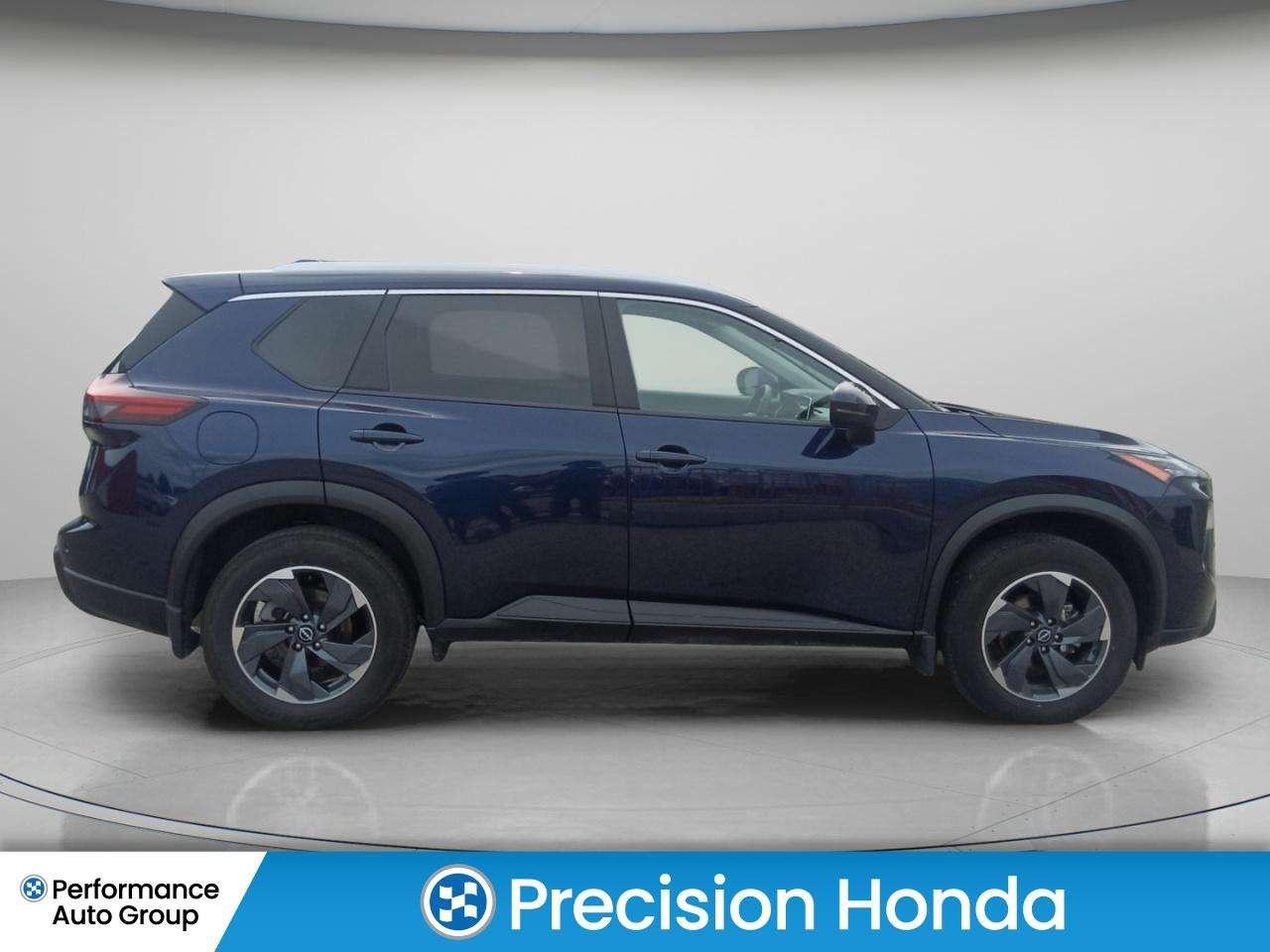 2026 Nissan Rogue SV w/Sunroof CarPlay Rear Camera Photo3