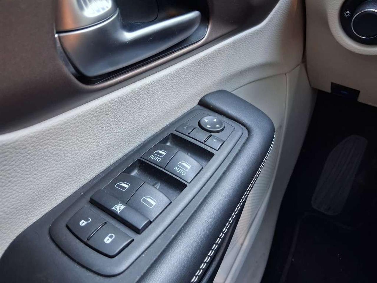 2024 Chrysler Grand Caravan SXT 2WD Photo