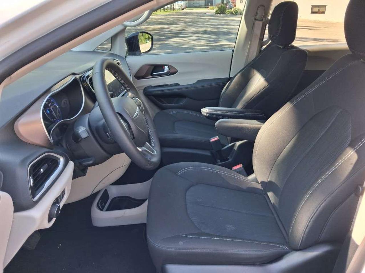 2024 Chrysler Grand Caravan SXT 2WD Photo