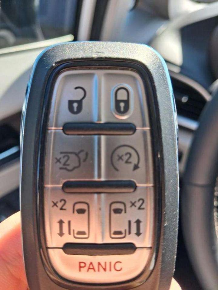 2024 Chrysler Grand Caravan SXT 2WD Photo