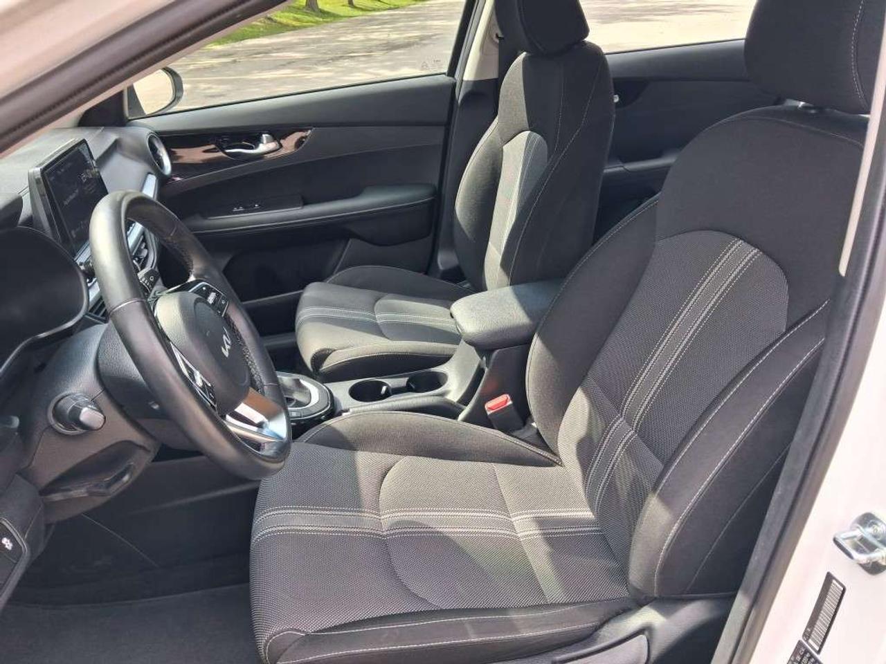 2024 Kia Forte EX IVT Photo