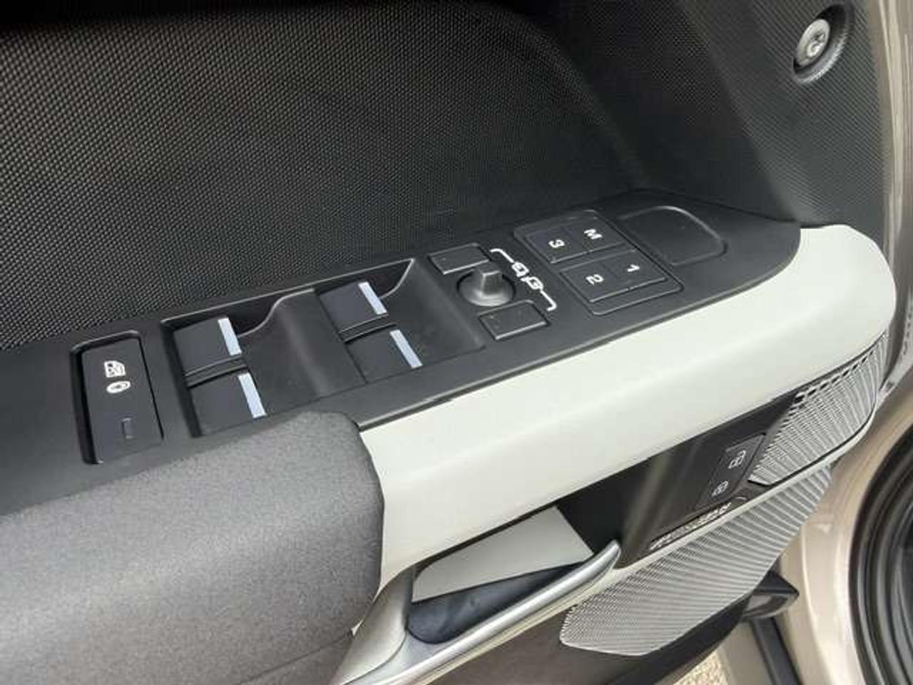 2023 Land Rover Defender Rare 8Seater 130 FullyLoaded CleanCarfax Certified Photo