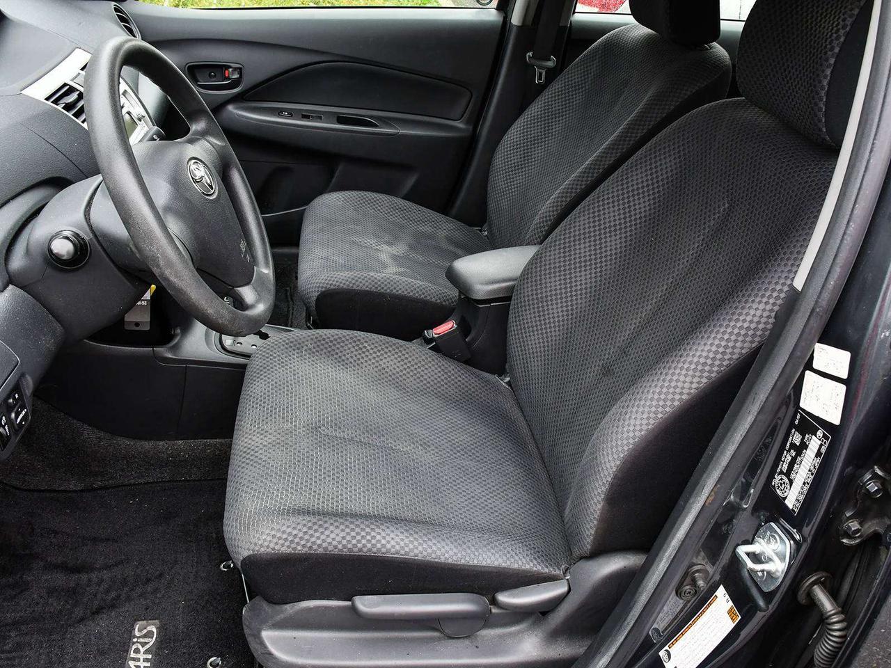 2007 Toyota Yaris 1 OWNER   CLEAN CARFAX   GREAT ON GAS   SOLD ASIS Photo