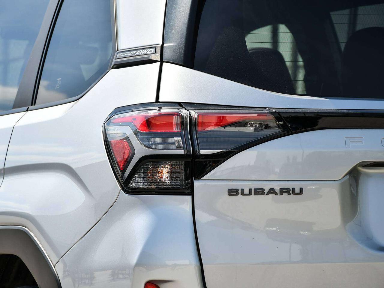 2025 Subaru Forester LIMITED   1OWNER   CLEAN CARFAX   HITCH   CAM   BT Photo