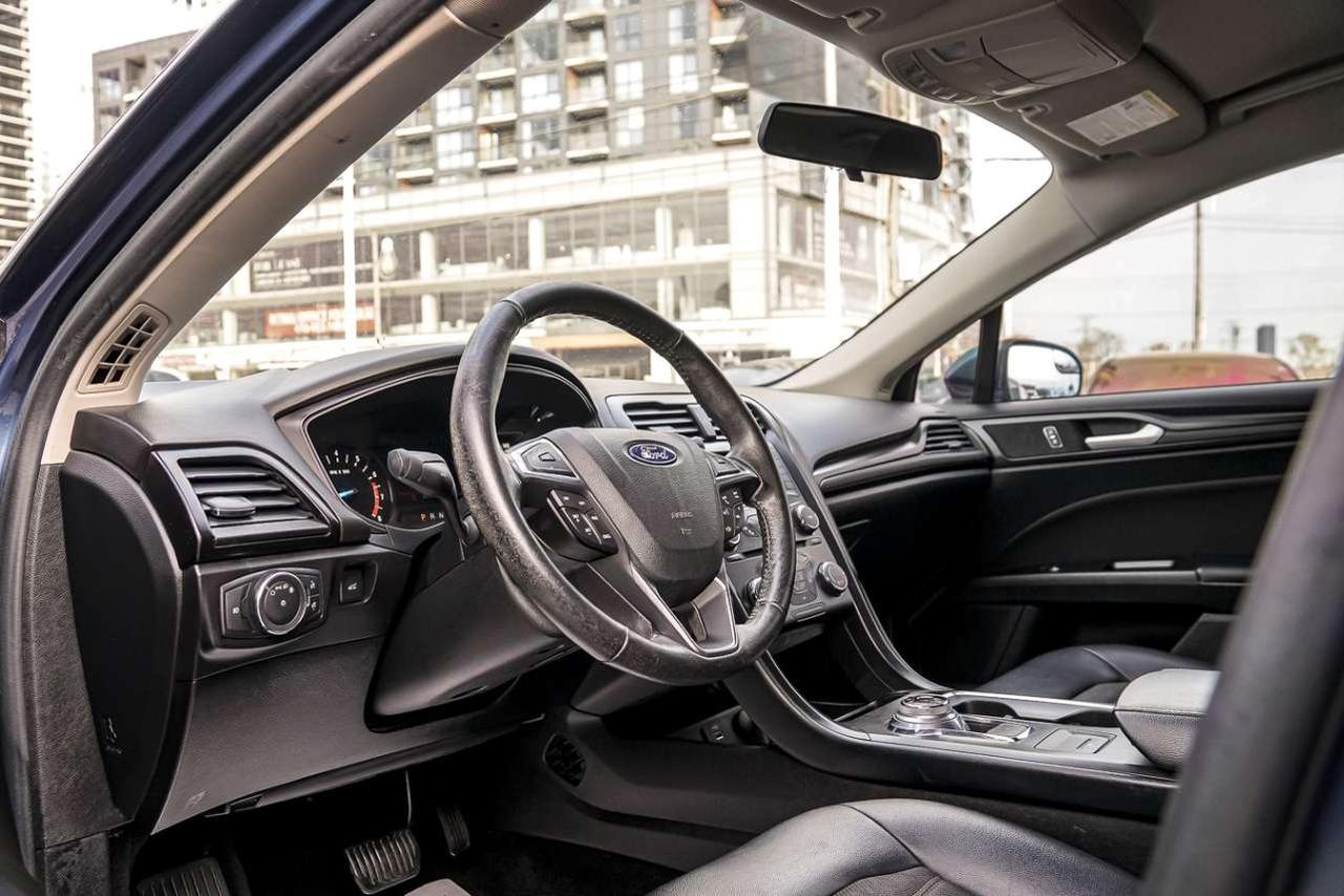2018 Ford Fusion SE FWD Photo
