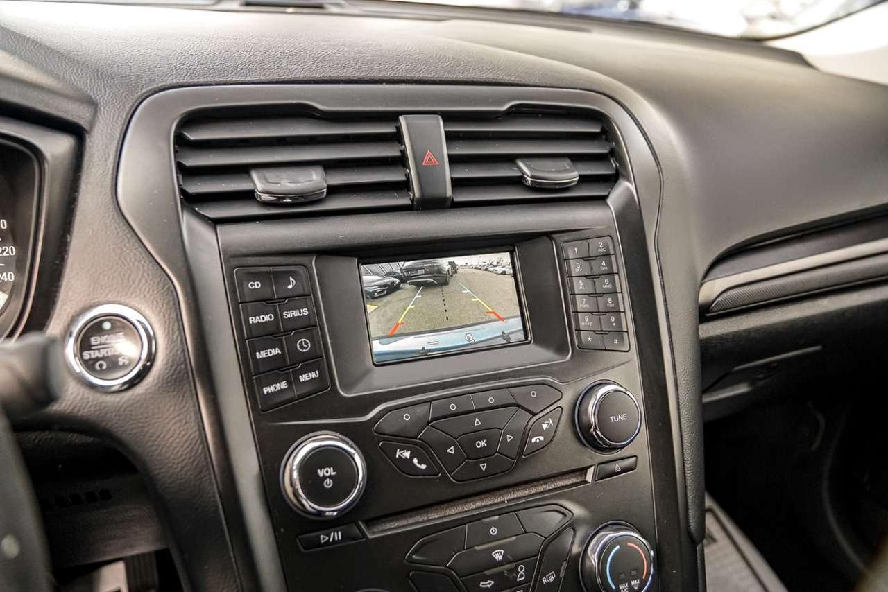 2018 Ford Fusion SE FWD Photo