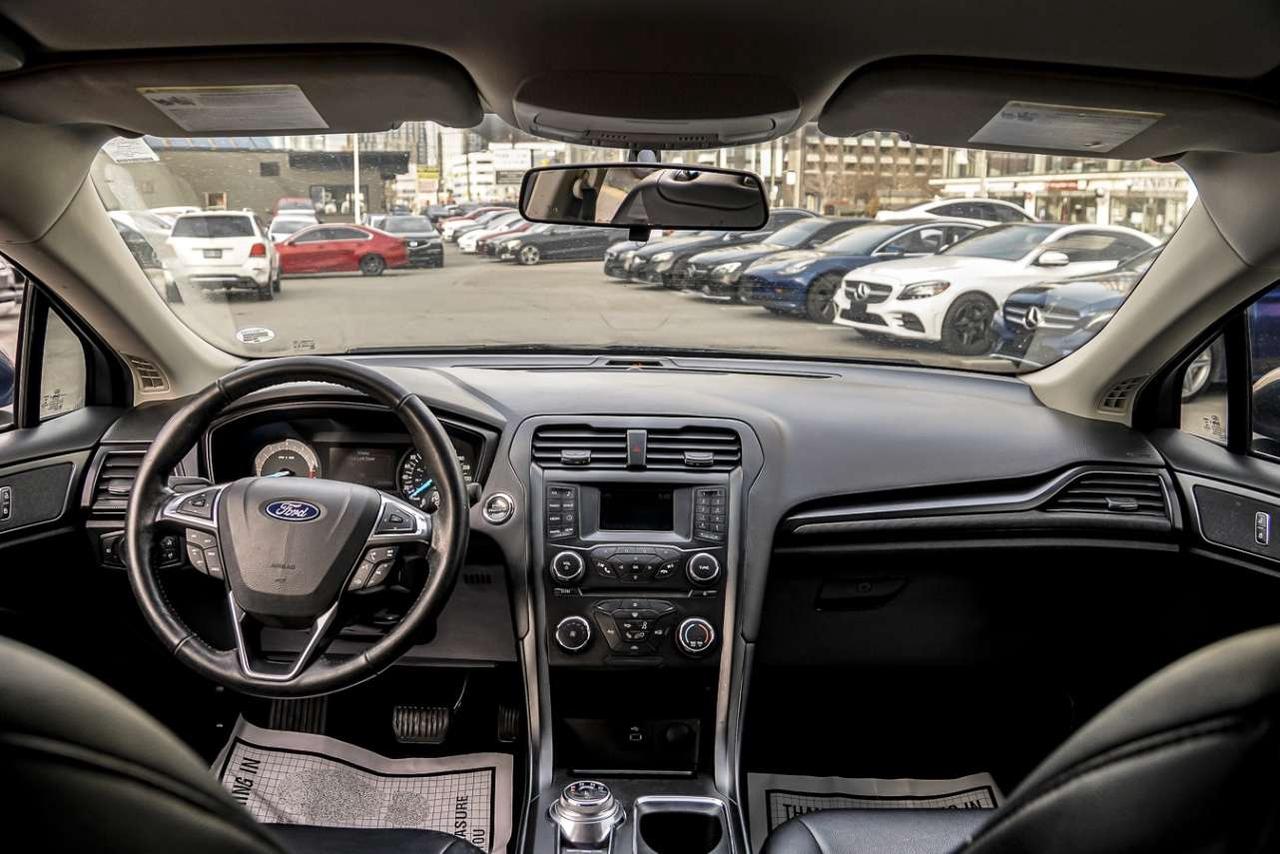 2018 Ford Fusion SE FWD Photo