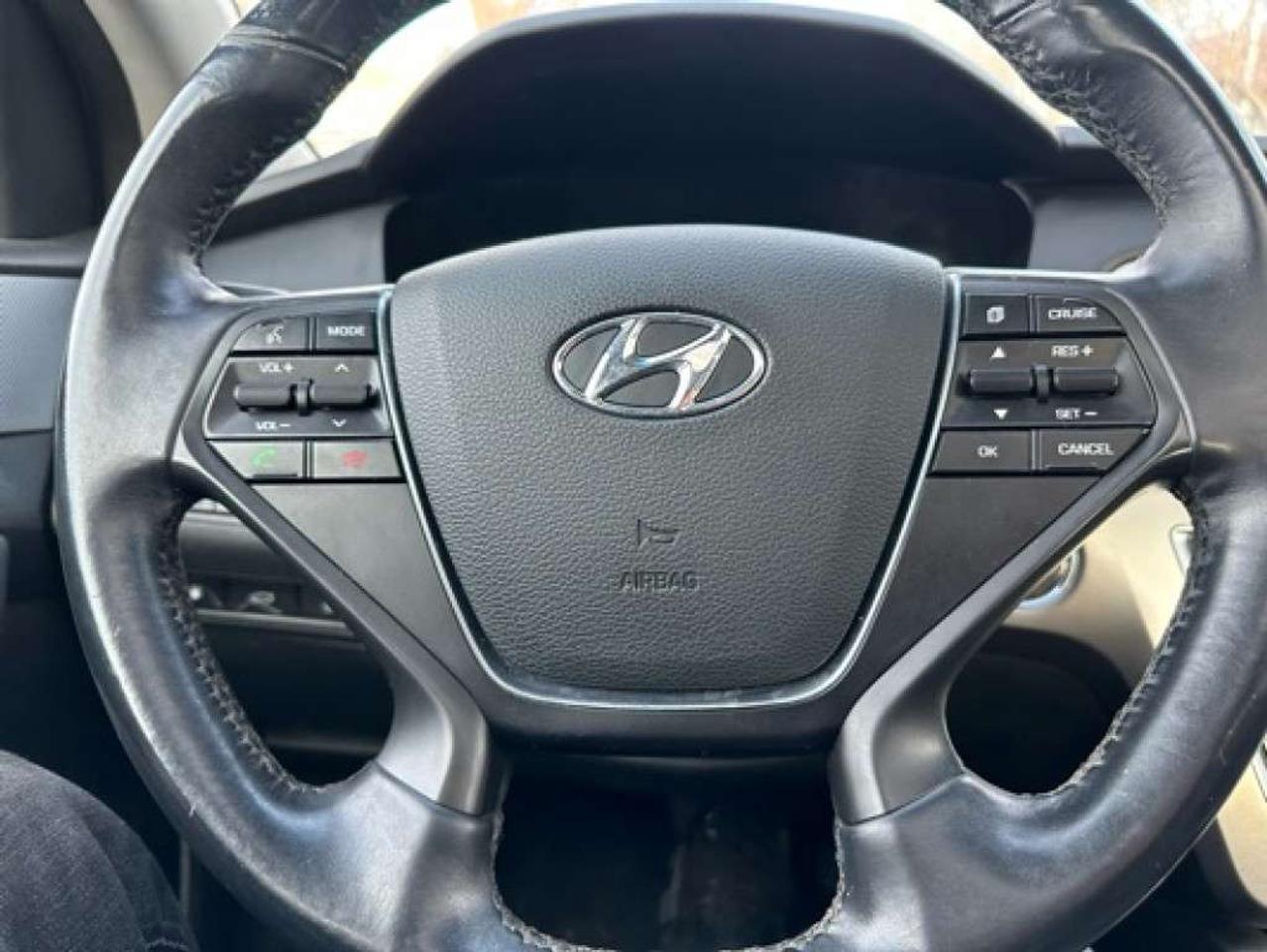 2017 Hyundai Sonata 4dr Sdn 2.4L Auto Photo2