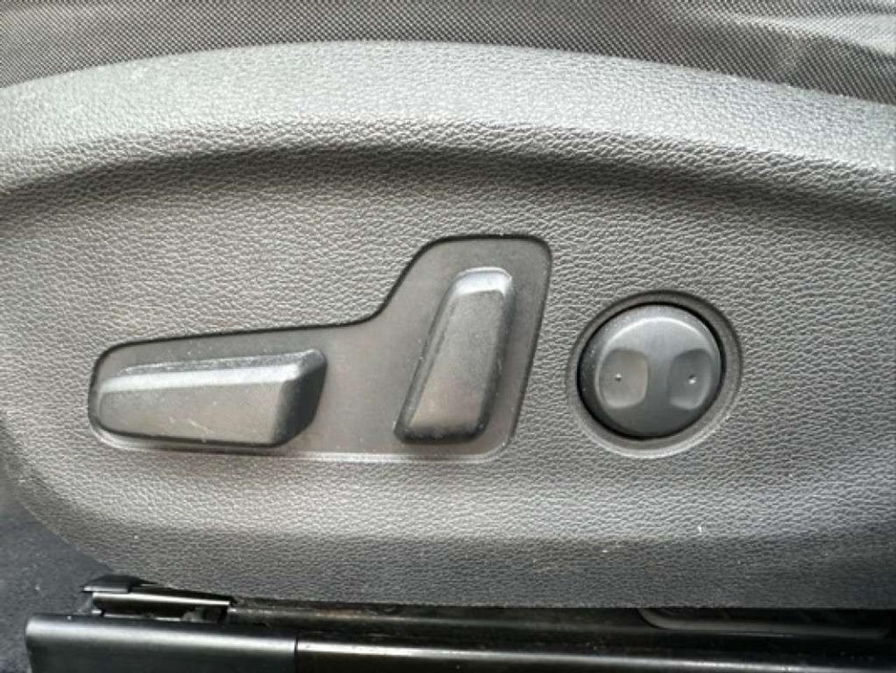 2017 Hyundai Sonata 4dr Sdn 2.4L Auto Photo3