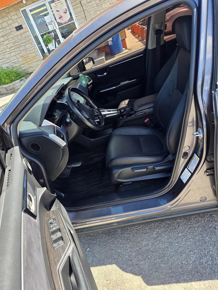 2018 Honda Clarity Touring Photo