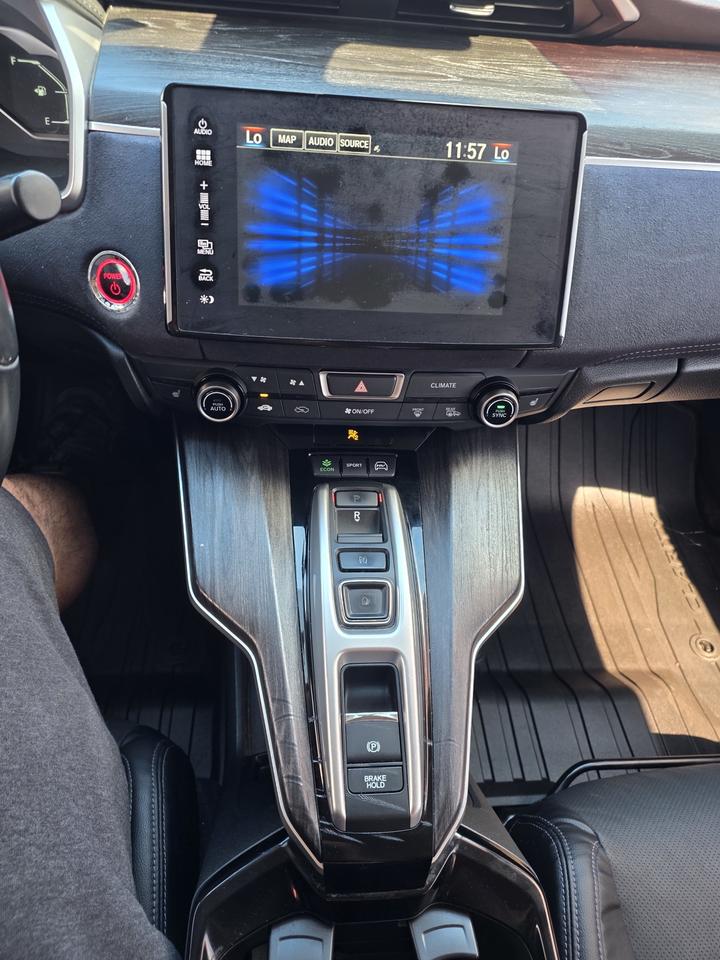 2018 Honda Clarity Touring Photo