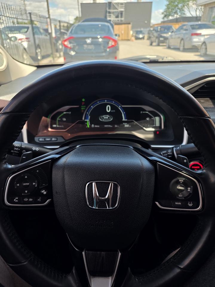 2018 Honda Clarity Touring Photo
