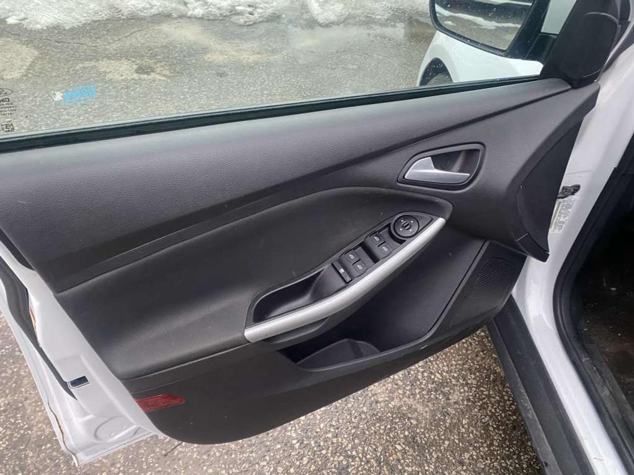 2013 Ford Focus 4dr Sdn Titanium Photo