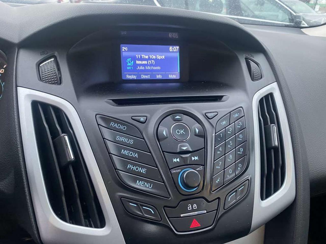 2013 Ford Focus 4dr Sdn Titanium Photo