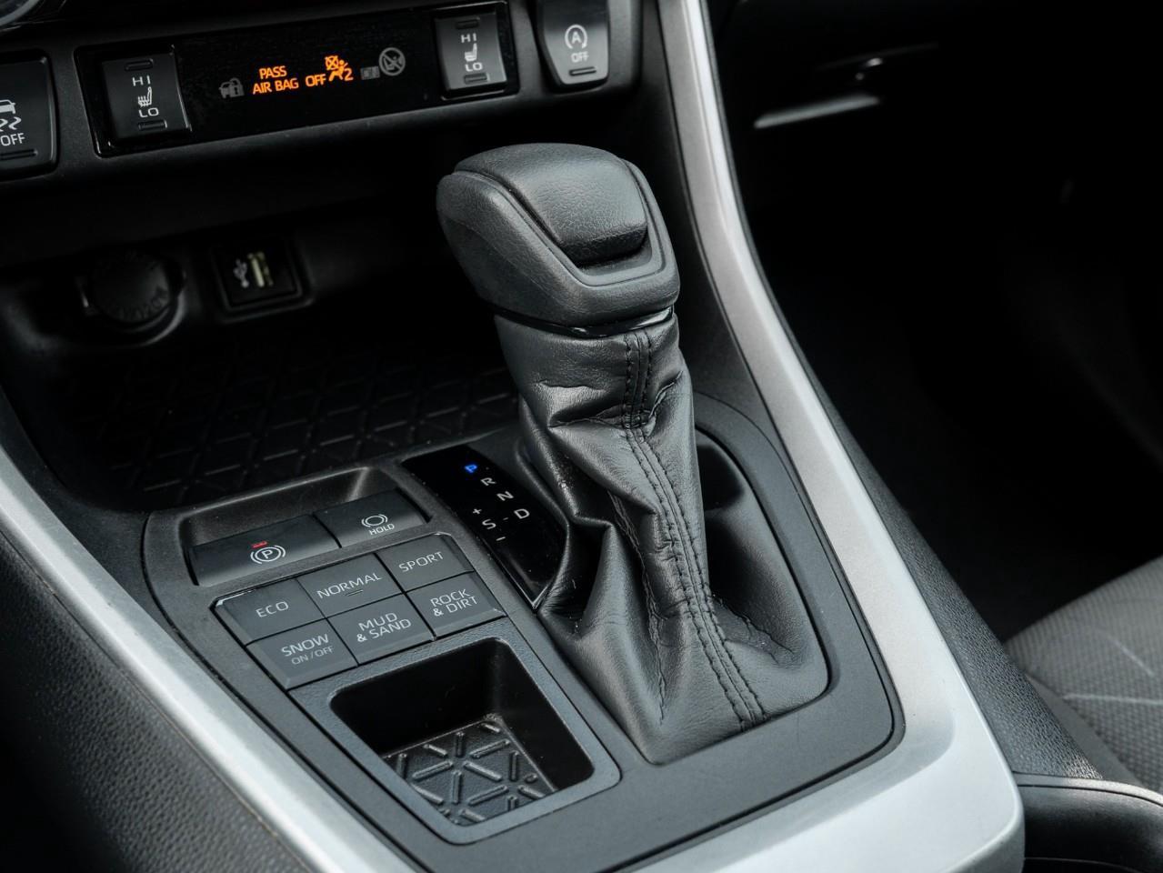 2024 Toyota RAV4 XLE 4dr All-wheel Drive Photo