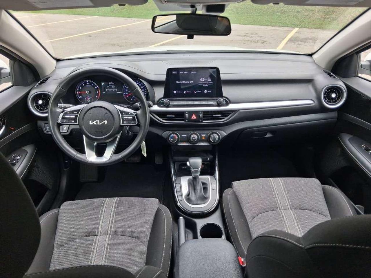 2024 Kia Forte EX IVT Photo