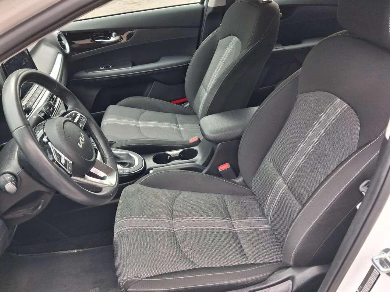2024 Kia Forte EX IVT Photo
