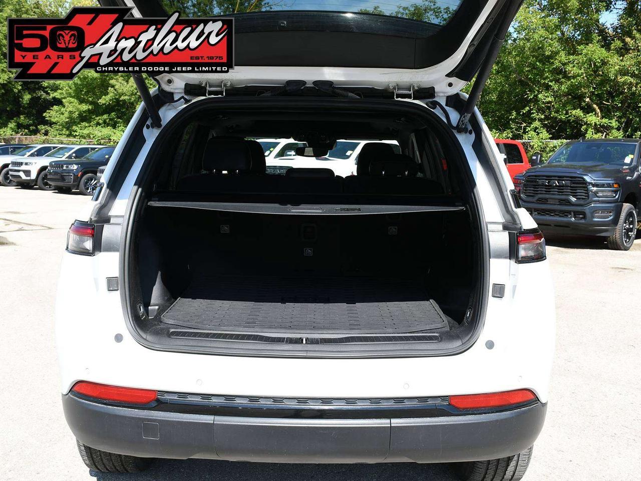 2024 Jeep Grand Cherokee ALTITUDE 4X4 Photo