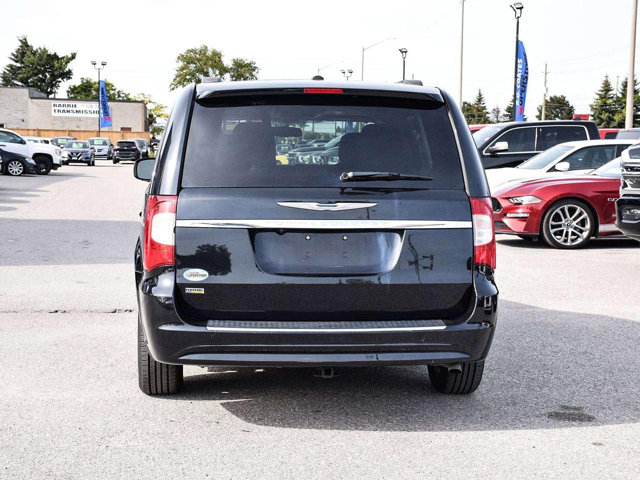 2016 Chrysler Town & Country Touring ~Nav ~Heated Leather ~Sunroof ~Camera Photo4