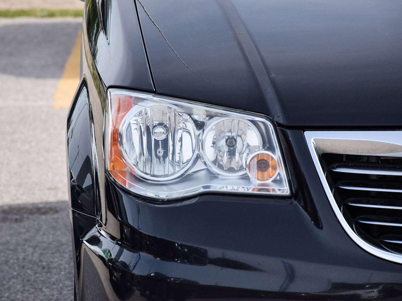 2016 Chrysler Town & Country Touring ~Nav ~Heated Leather ~Sunroof ~Camera Photo