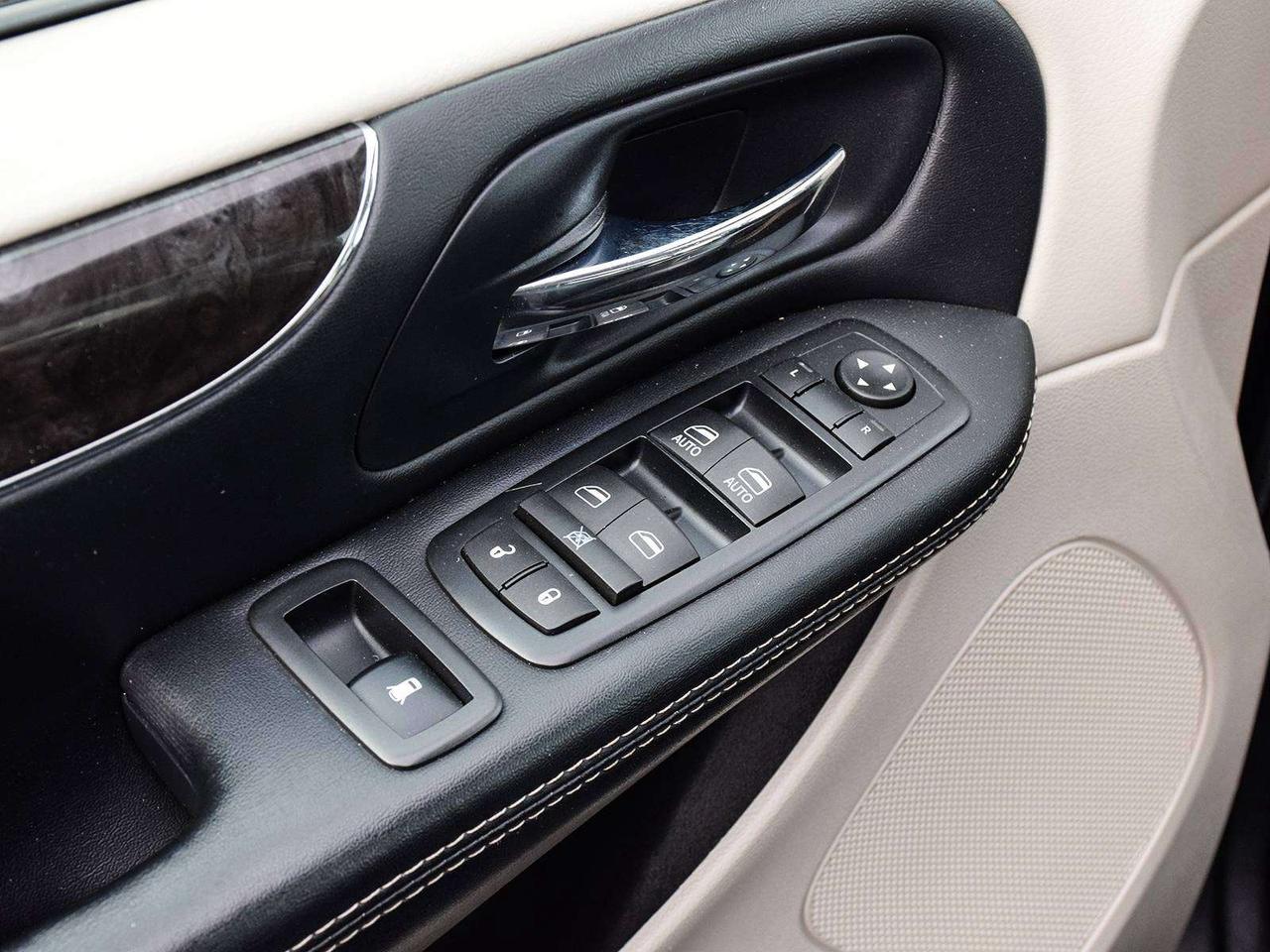 2016 Chrysler Town & Country Touring ~Nav ~Heated Leather ~Sunroof ~Camera Photo