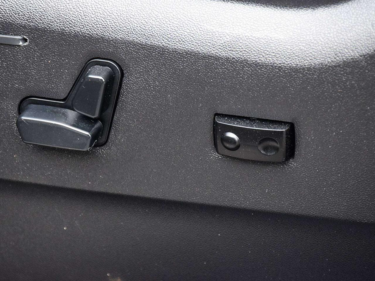2016 Chrysler Town & Country Touring ~Nav ~Heated Leather ~Sunroof ~Camera Photo