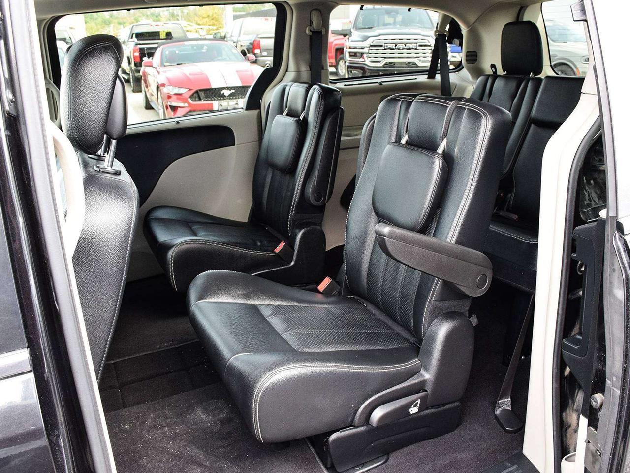 2016 Chrysler Town & Country Touring ~Nav ~Heated Leather ~Sunroof ~Camera Photo