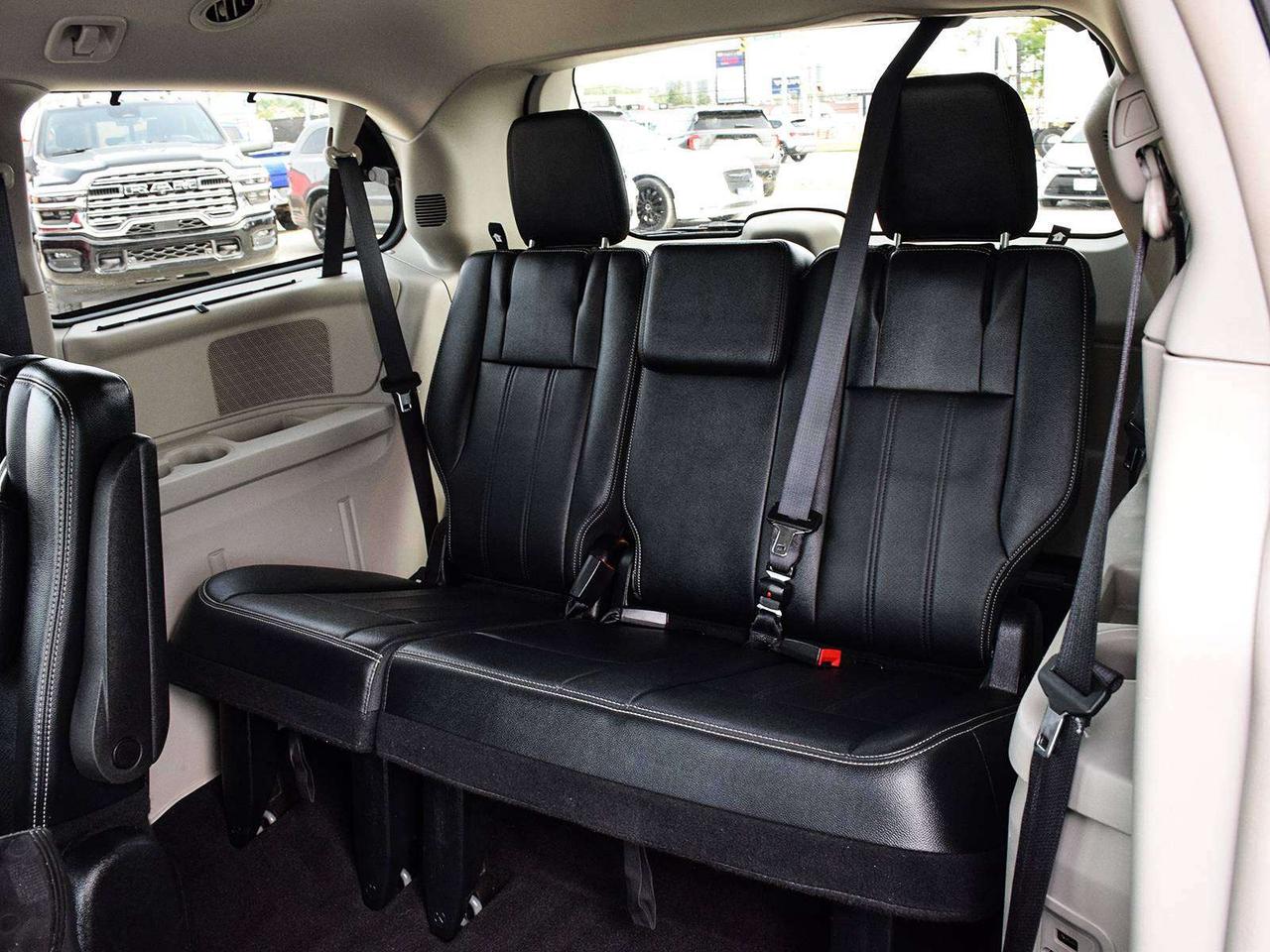 2016 Chrysler Town & Country Touring ~Nav ~Heated Leather ~Sunroof ~Camera Photo